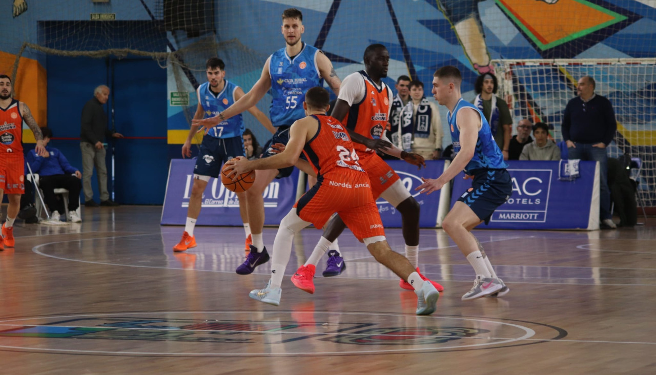 Diop pone un bloqueo a Joe Cremo