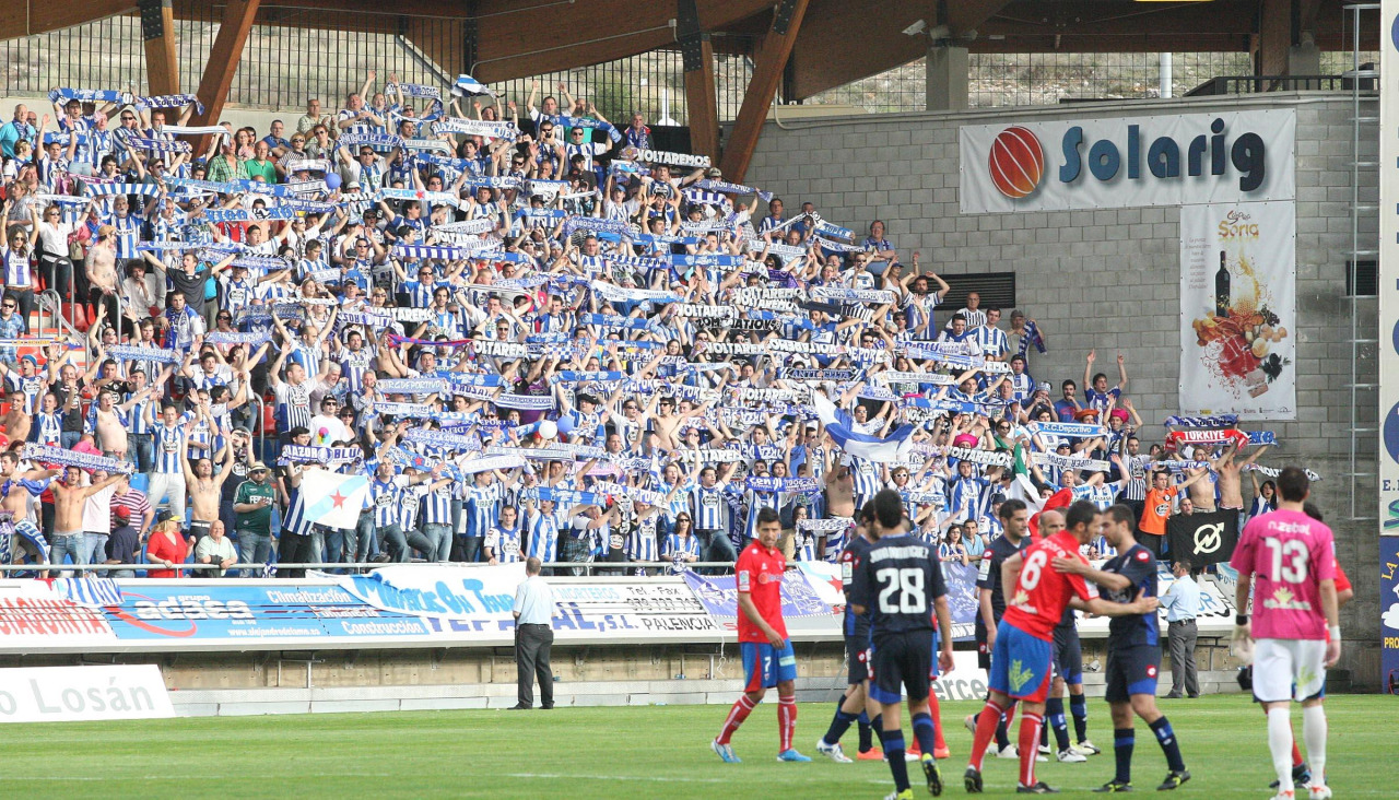 Invasión de deportivistas a Los Pajaritos de Soria en partido de Segunda División de la temporada 2011-12