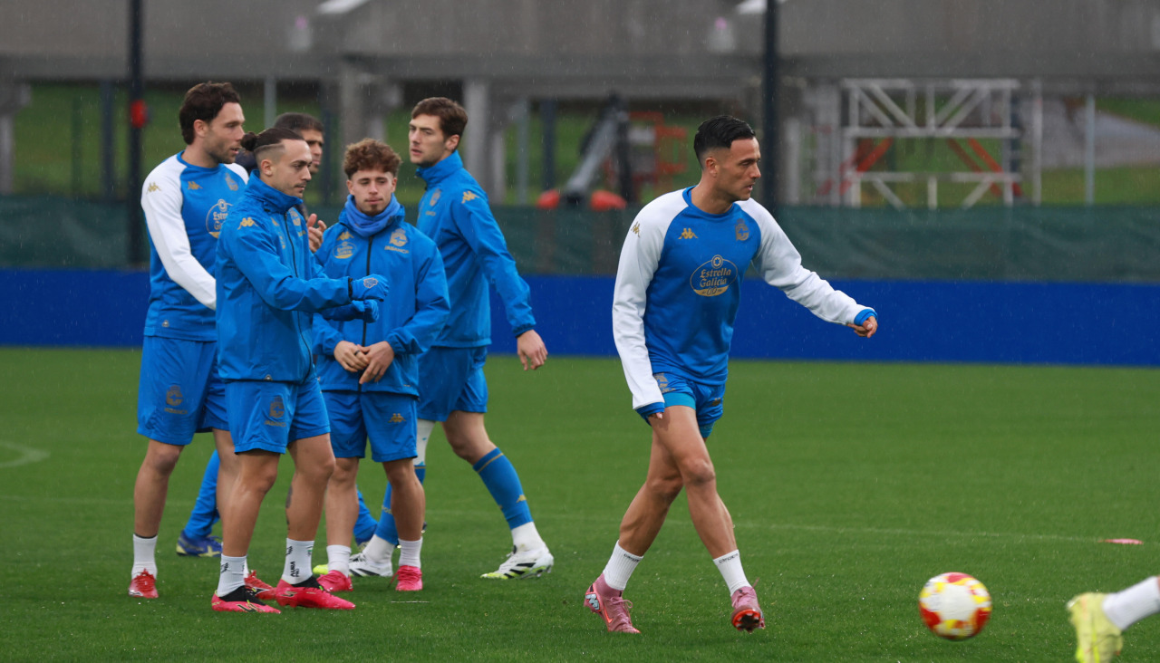 Los jugadores del Deportivo, en un entrenamiento en Abegondo en el mes de diciembre