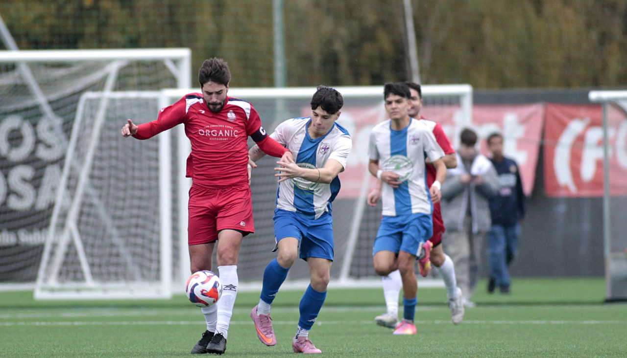 Manu Real, capitán del Xuventude Dorneda, durante el duelo ante el Larín del sábado