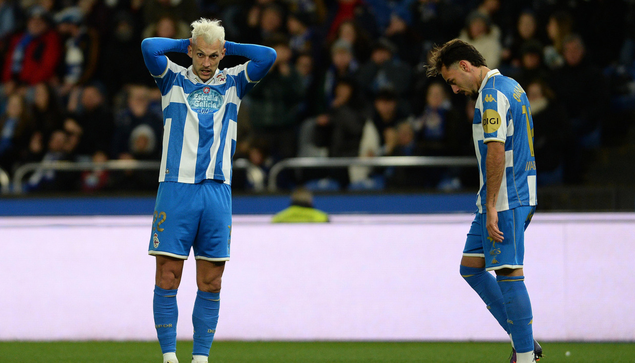 Stoichkov y Quagliata se lamentan después de una ocasión fallada en el Deportivo-Cádiz