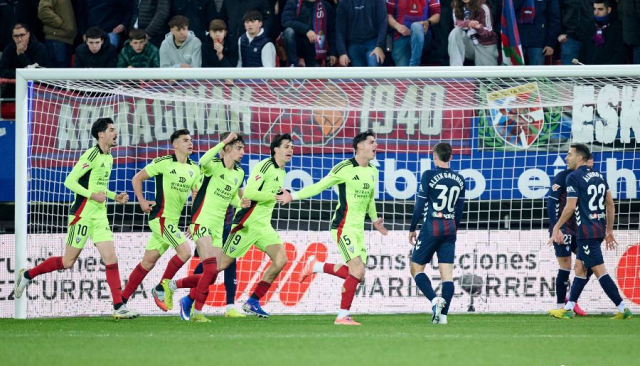 El Mirandés celebra un gol contra el Huesca