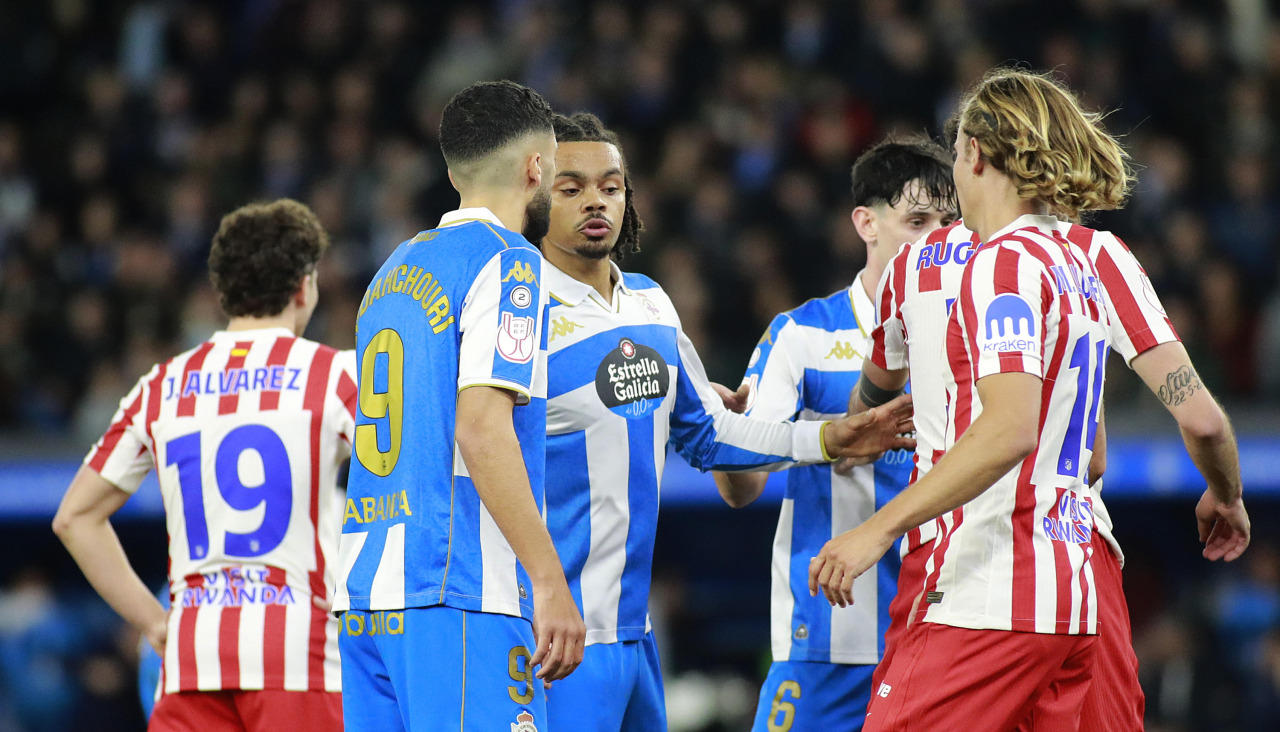 Deportivo y Atlético protagonizaron un encuentro igualado