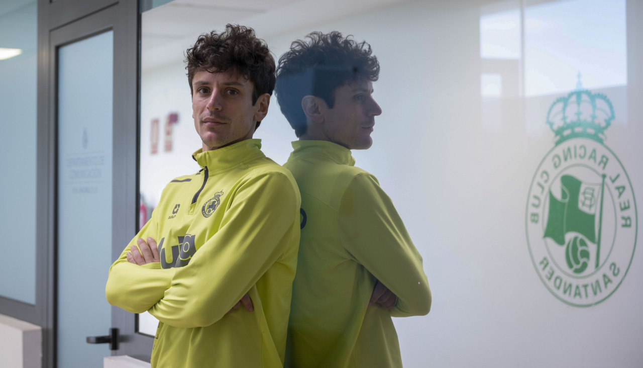 Sangalli posa para EFE ante la posibilidad de alcanzar los 400 partidos en Segunda División este domingo en Riazor