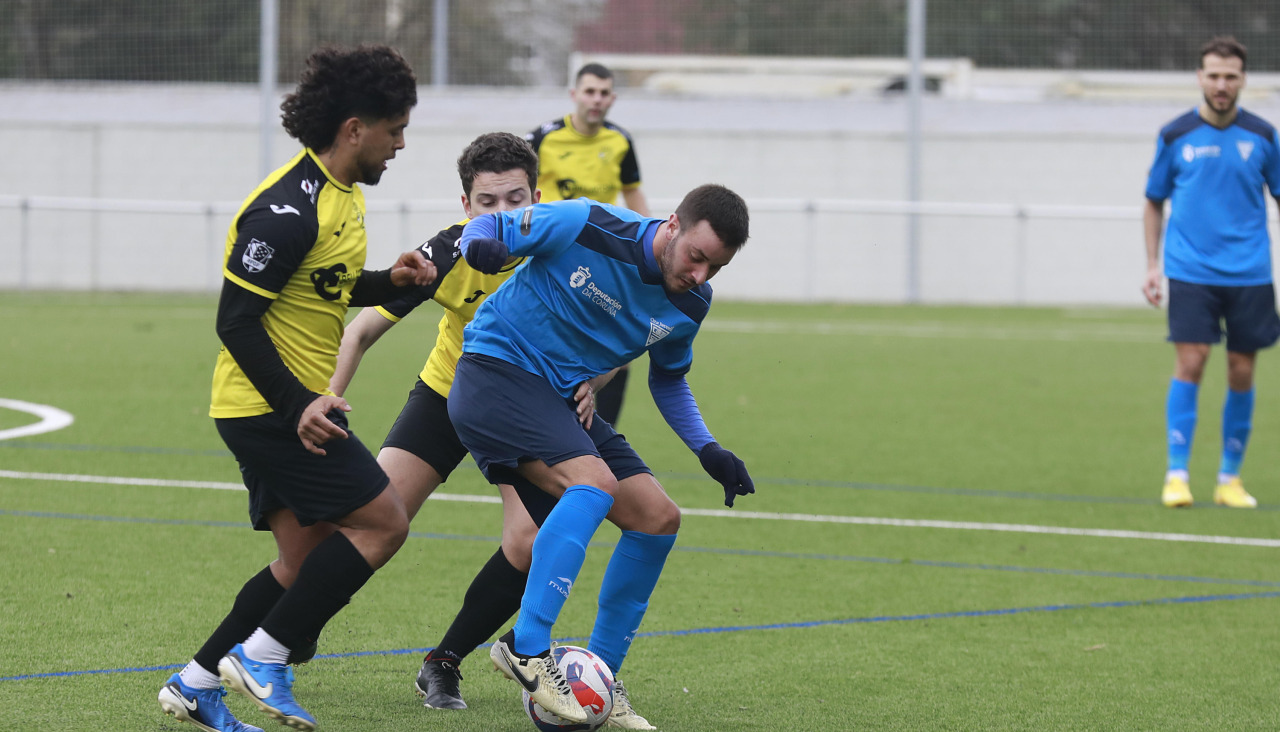 Imagen del Oza Juveni-Relámpago, uno de los partidos de la jornada