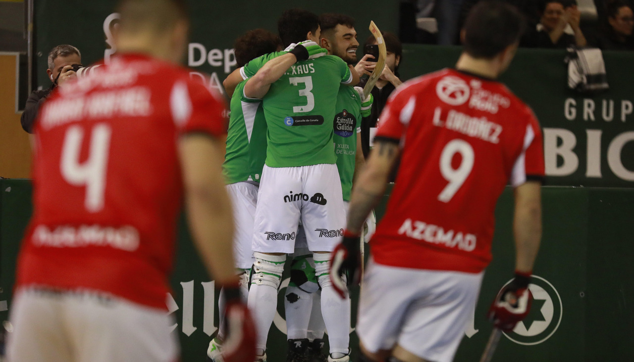 Los jugadores del Liceo celebran un gol contra el Benfica