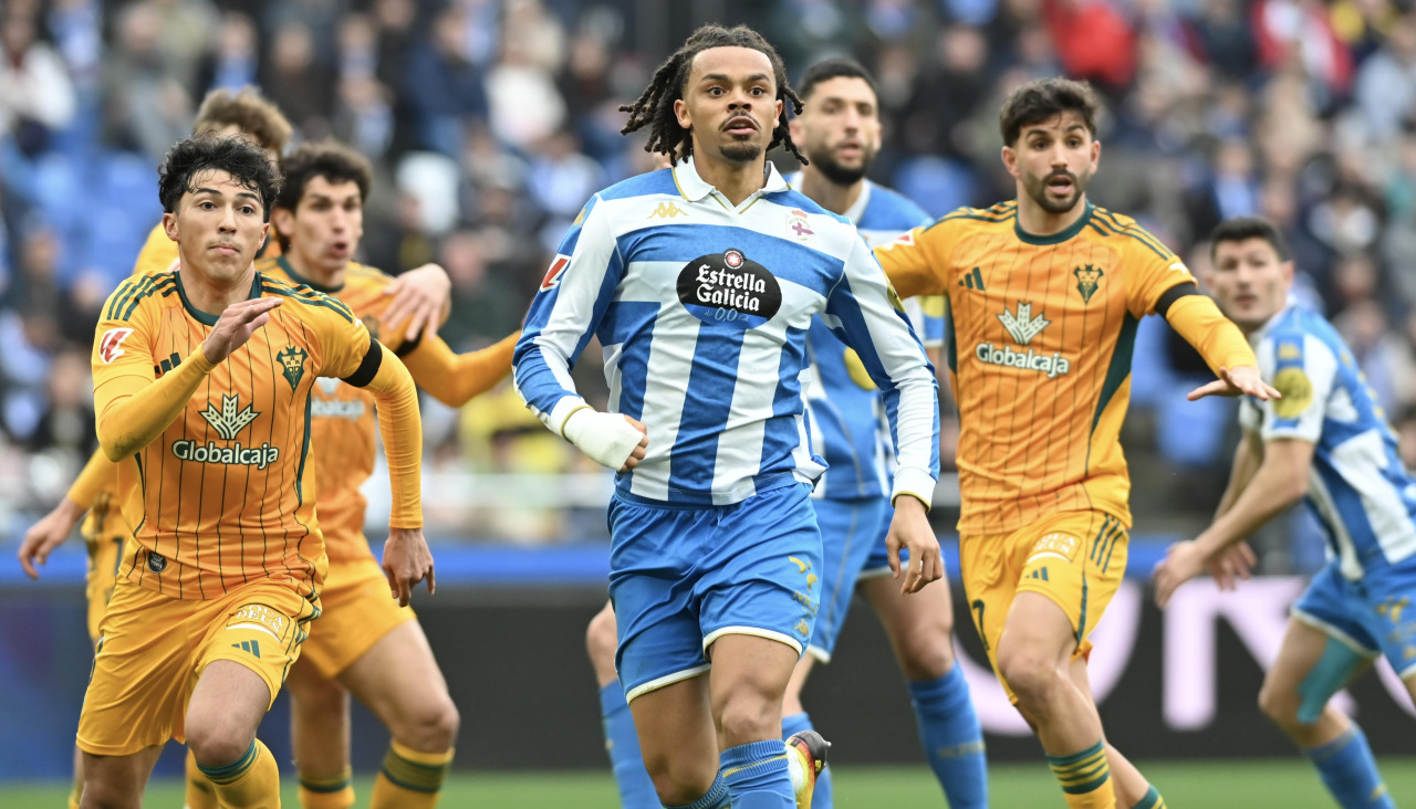 Lucas Noubi, durante el partido contra el Albacete en Riazor, donde ofreció una de sus mejores actuaciones con el Dépor