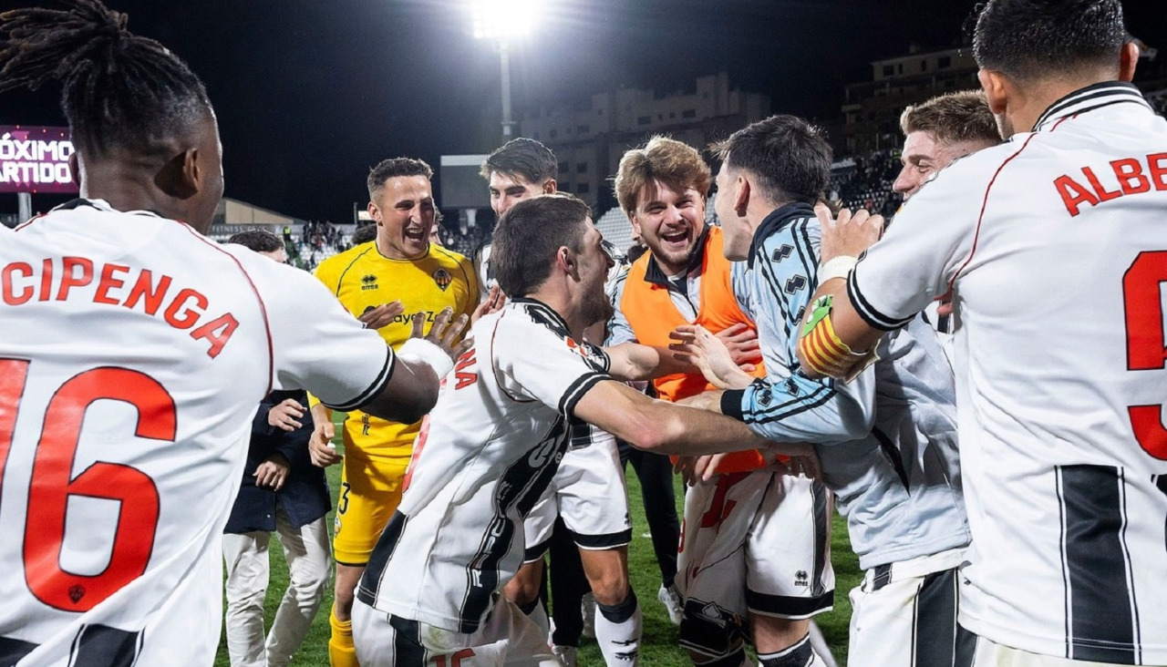 Los jugadores del Castellón festejan el triunfo ante el Dépor