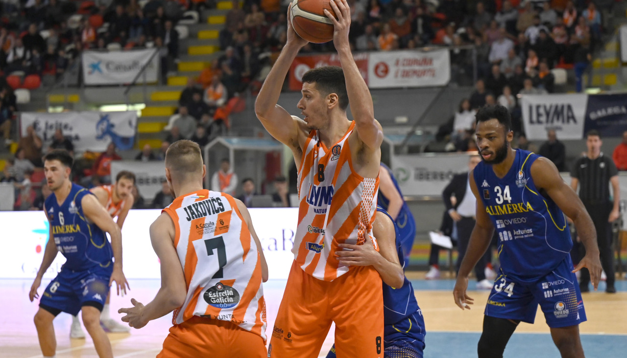 Jakovics y Huskic se repartieron 21 asistencias en un partido contra el Valladolid