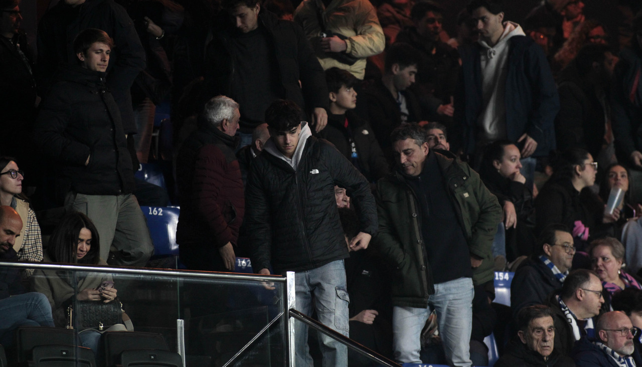 La afición del Dépor se marcha de Riazor antes del pitido final