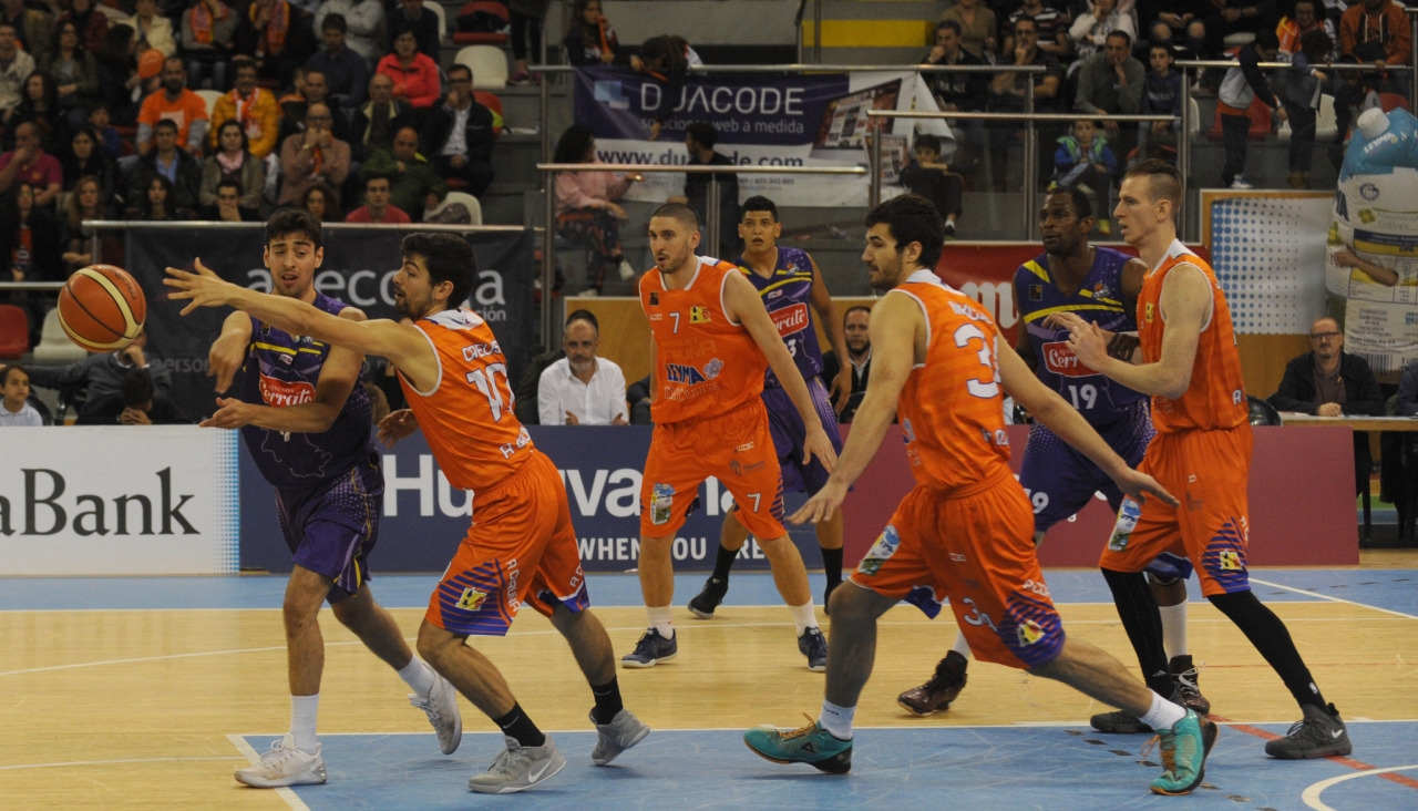 Imagen del tercer partido de los playoffs 2016-17 entre el Leyma y el Palencia