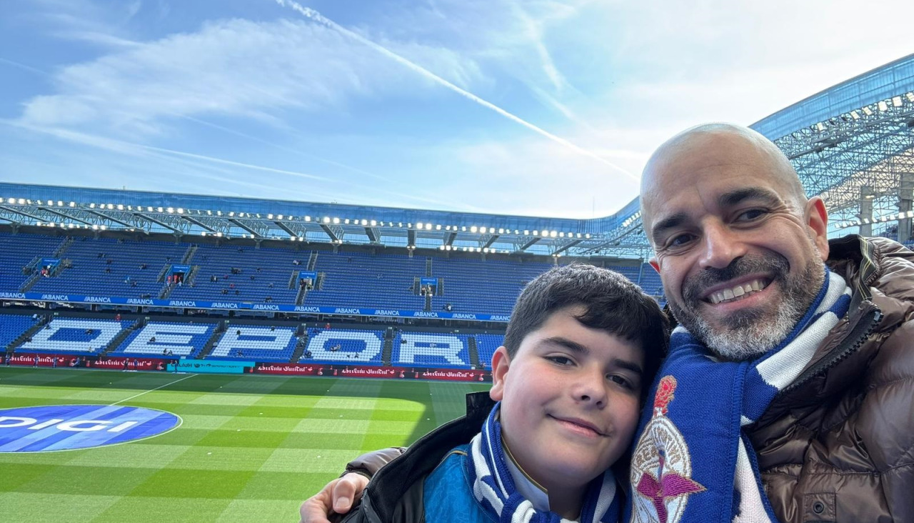Marcos Méndez, con su hijo Mario en Riazor