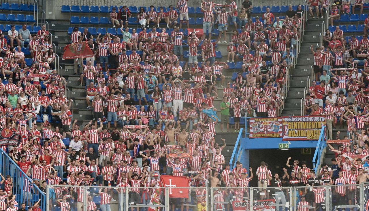 Afición del Sporting de Gijón desplazada a Riazor