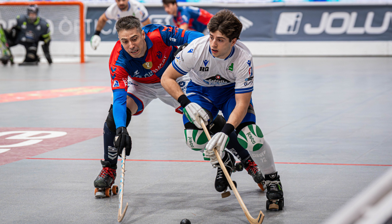 Nil Cervera presionado por Matías Pascual en el partido de semifinales de la Copa del Rey entre el Liceo y el igualada