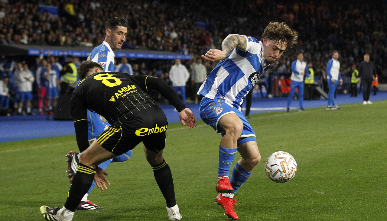 Mario Soriano, en acción ante el Zaragoza