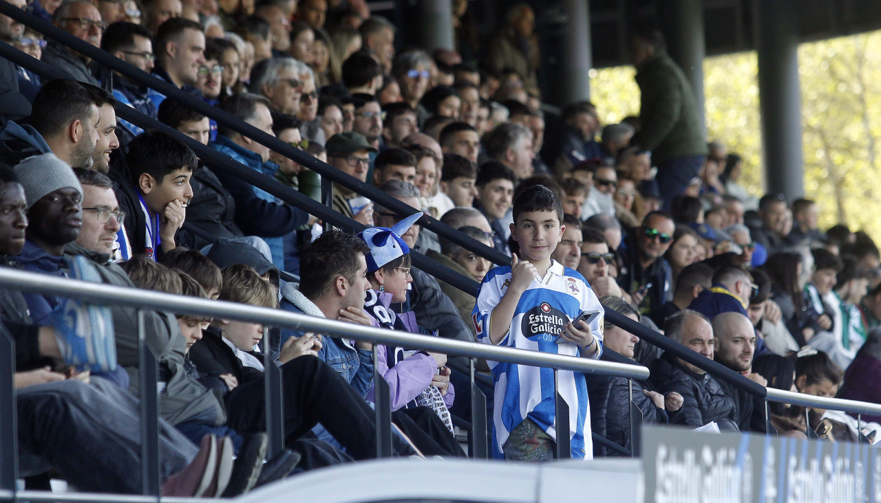 El deportivismo pudo disfrutar de una sólida victoria del filial blanquiazul (3-0)