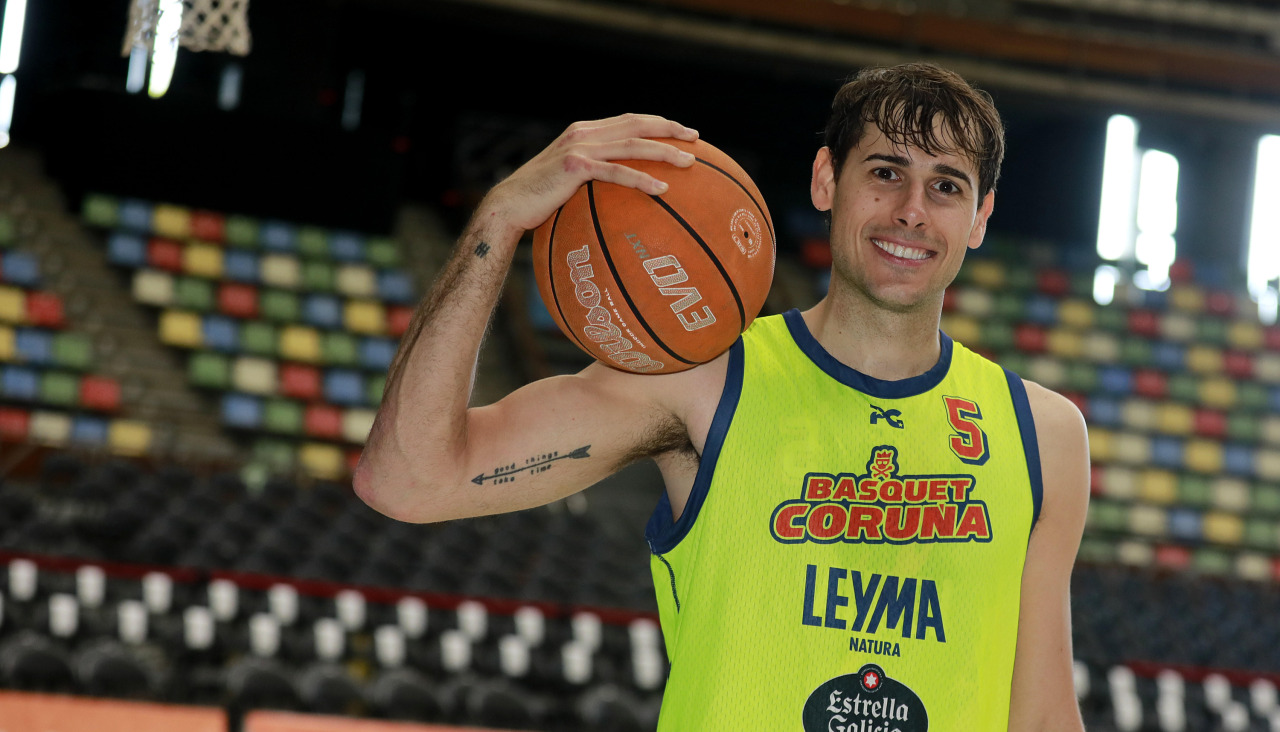 Guillem Jou posa para DXT Campeón en el Coliseum