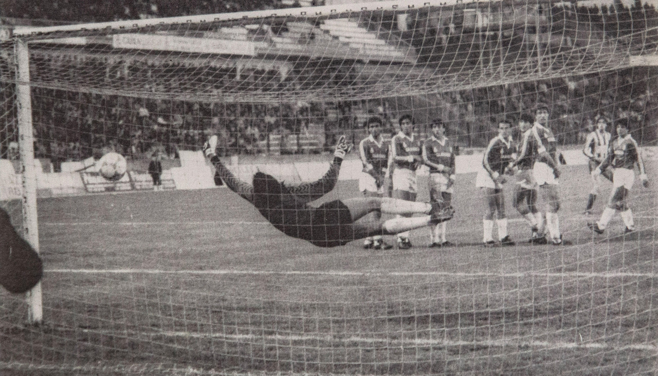 Reproducción de los goles de Agulló de falta. Fotos: Pedro Puig
