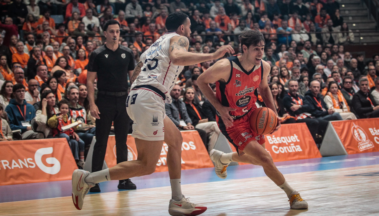 Guillem Jou ataca a Yunio Barrueta