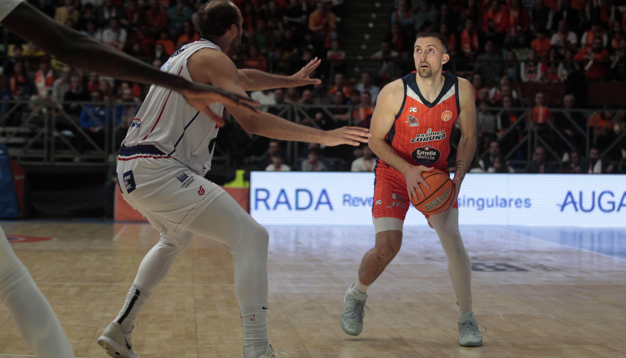 Joe Cremo, durante el derbi con el Obradoiro en el Coliseum