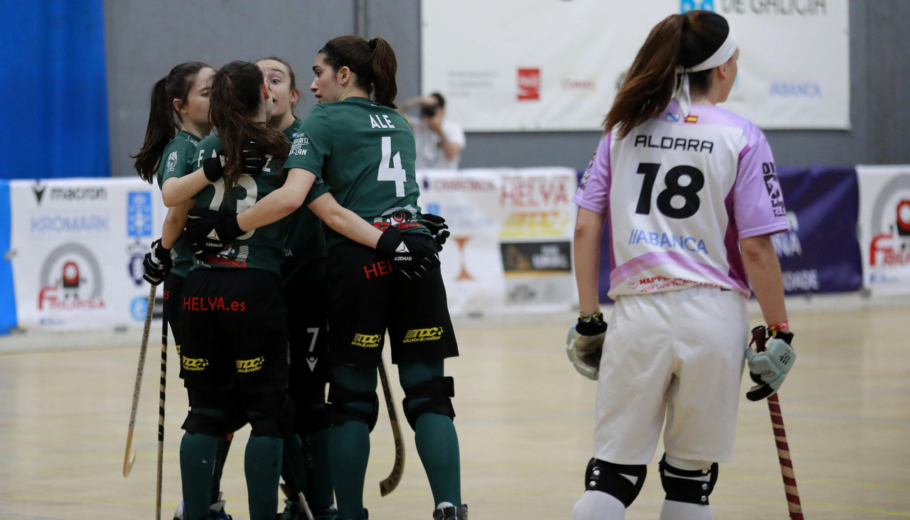 Las jugadoras del Marineda celebran un gol contra el Ponteareas
