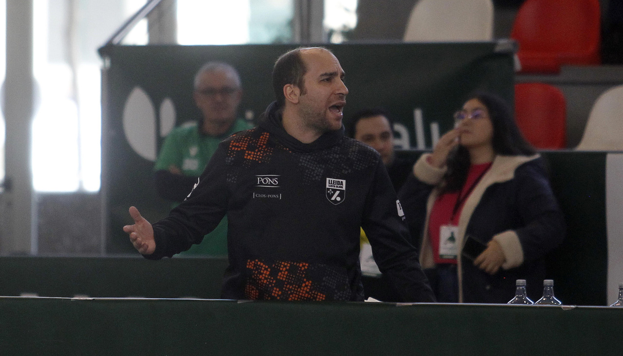 Edu Amat, entrenador del Lleida, en el partido contra el Liceo de la primera vuelta