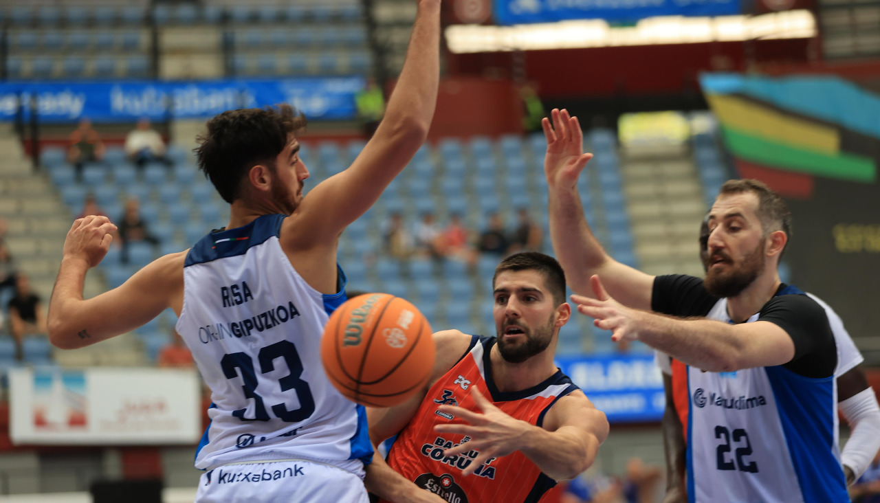 Danilo Brnovic, en el partido de la primera vuelta ante el Gipuzkoa, en el que fue el máximo anotador del Básquet Coruña