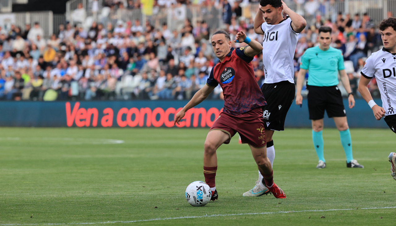 El árbitro Andrés Fuentes en el Burgos-Deportivo