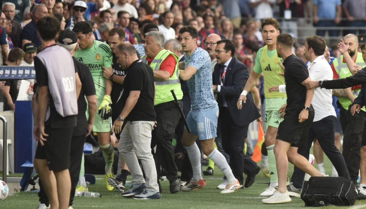 Andrada, tras su expulsión en El Alcoraz