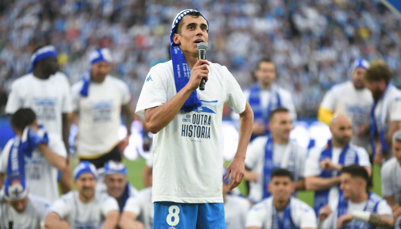 Diego Villares, durante la celebración del ascenso a Segunda División en la temporada 2023-2024