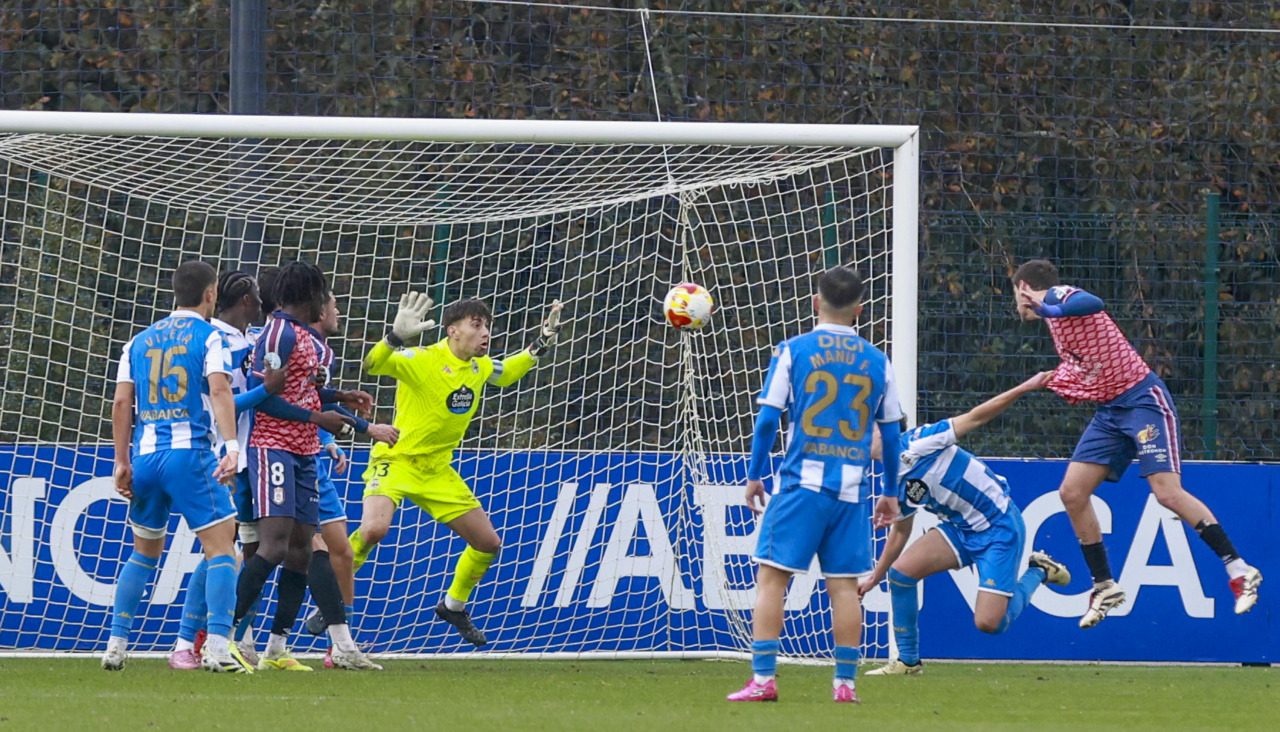 Lance del juego en el Fabril-Real Ávila de la primera vuelta