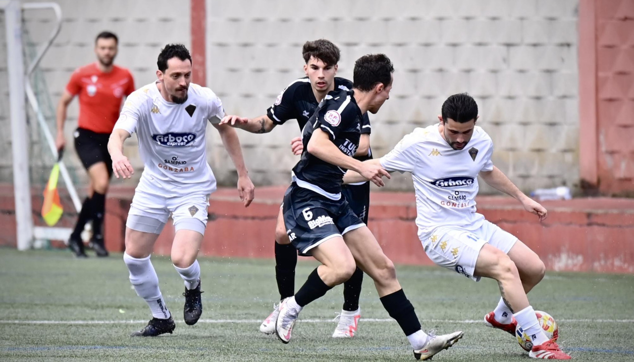 Imagen del Silva-Noia disputado esta mañana en el campo de A Grela