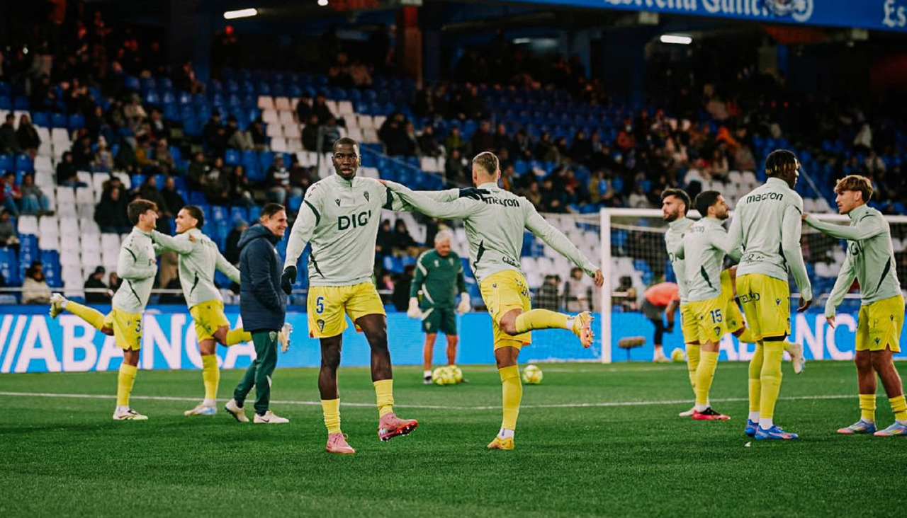 El Cádiz marca la barrera de la permanencia tras la jornada 38 de la Hypermotion