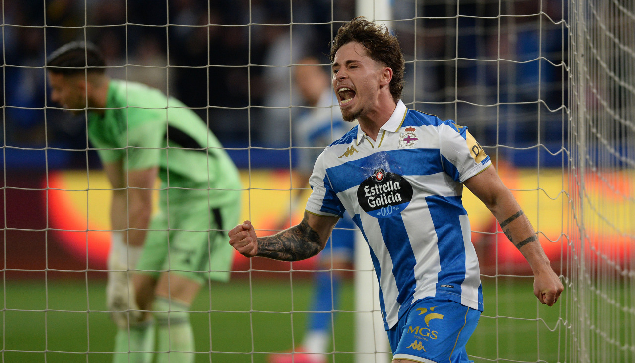 Mario Soriano celebra un gol en el Deportivo-Mirandés