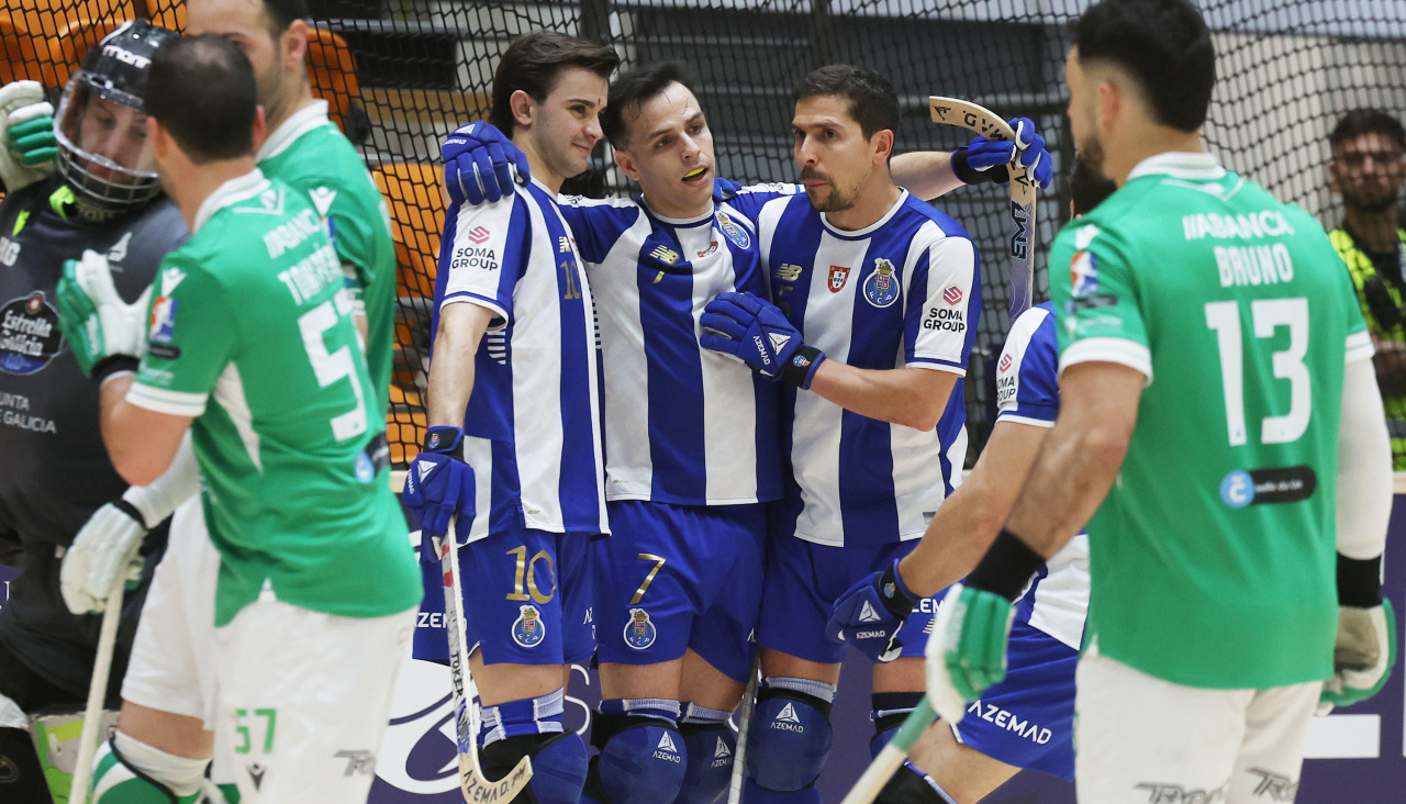 Los jugadores del Porto celebran un gol contra el Liceo