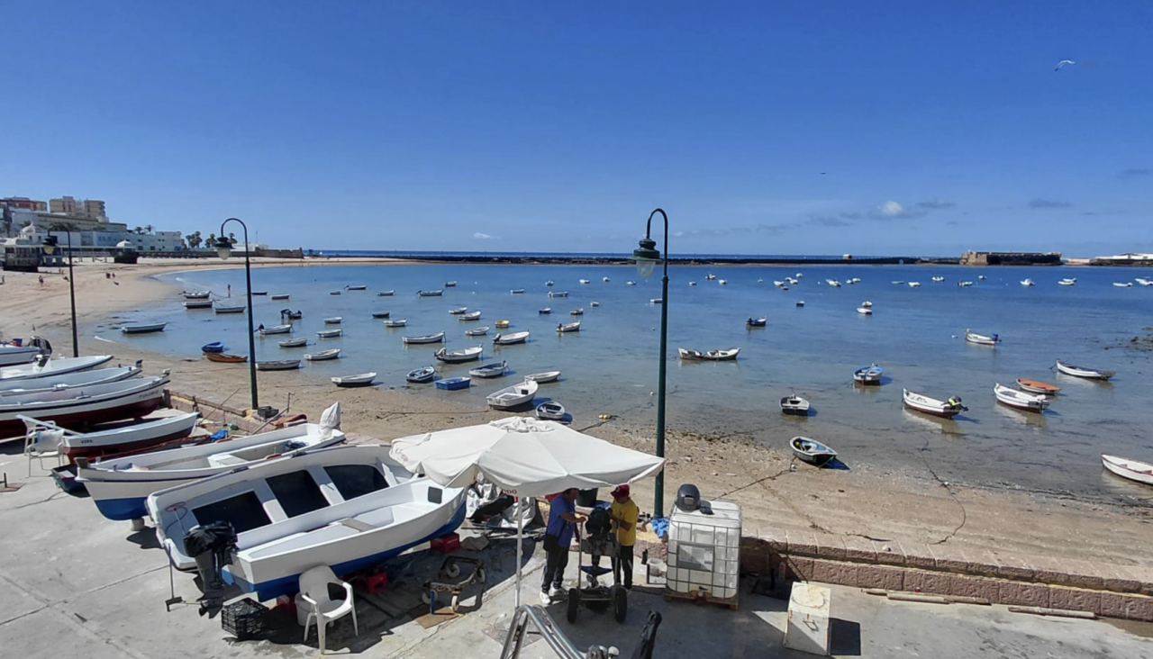 Playa de la Caleta en Cádiz, mediodía del 8 de mayo de 2026