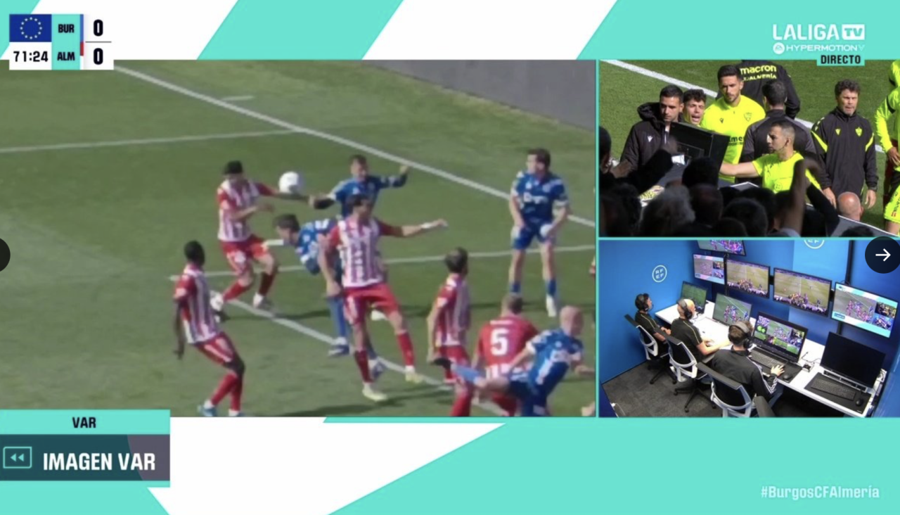 La pelota golpea el brazo de Bonini en el Burgos-Almería