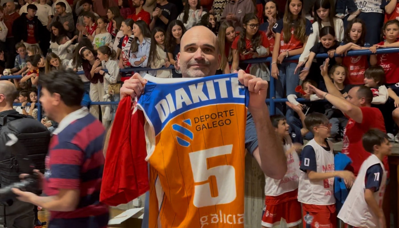 Fer Buendía no se olvidó en la celebración de de Oumar Diakité, discípulo suyo en el filial del Básquet Coruña que falleció de cáncer en 2013