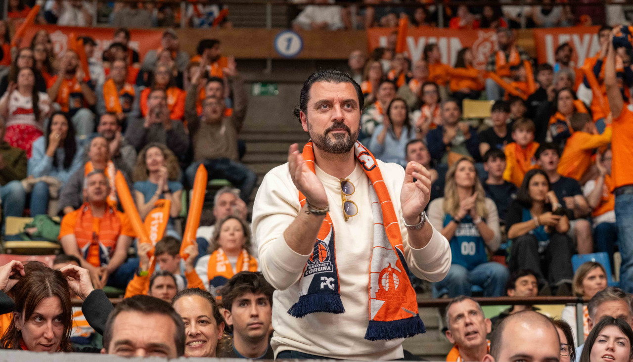 Miles de aficionados se dieron cita para el decisivo encuentro ante el Menorca