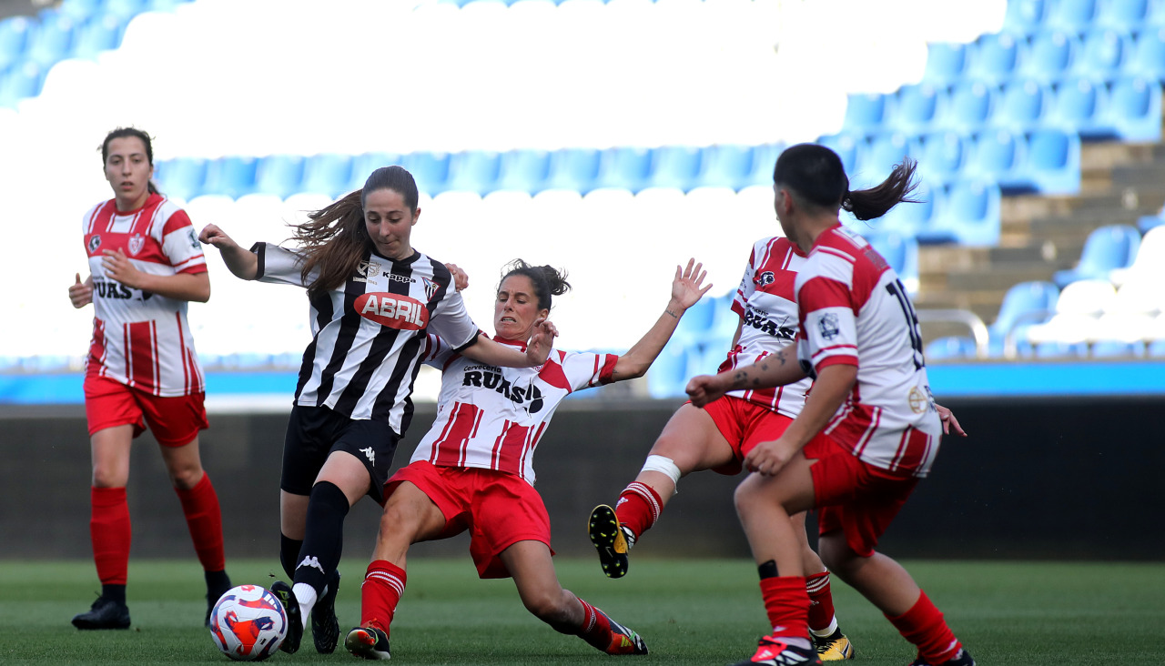 Un lance del Victoria B-Atlético San Pedro