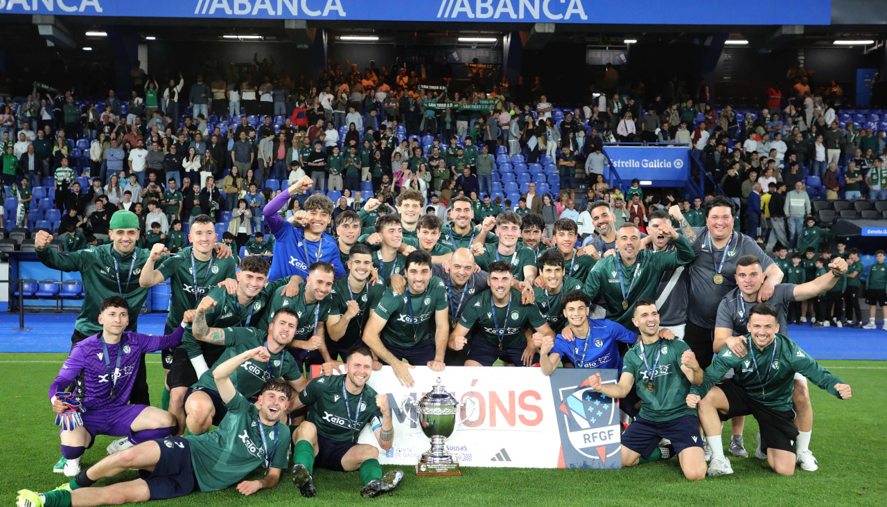 El San Tirso, con el título de campeón