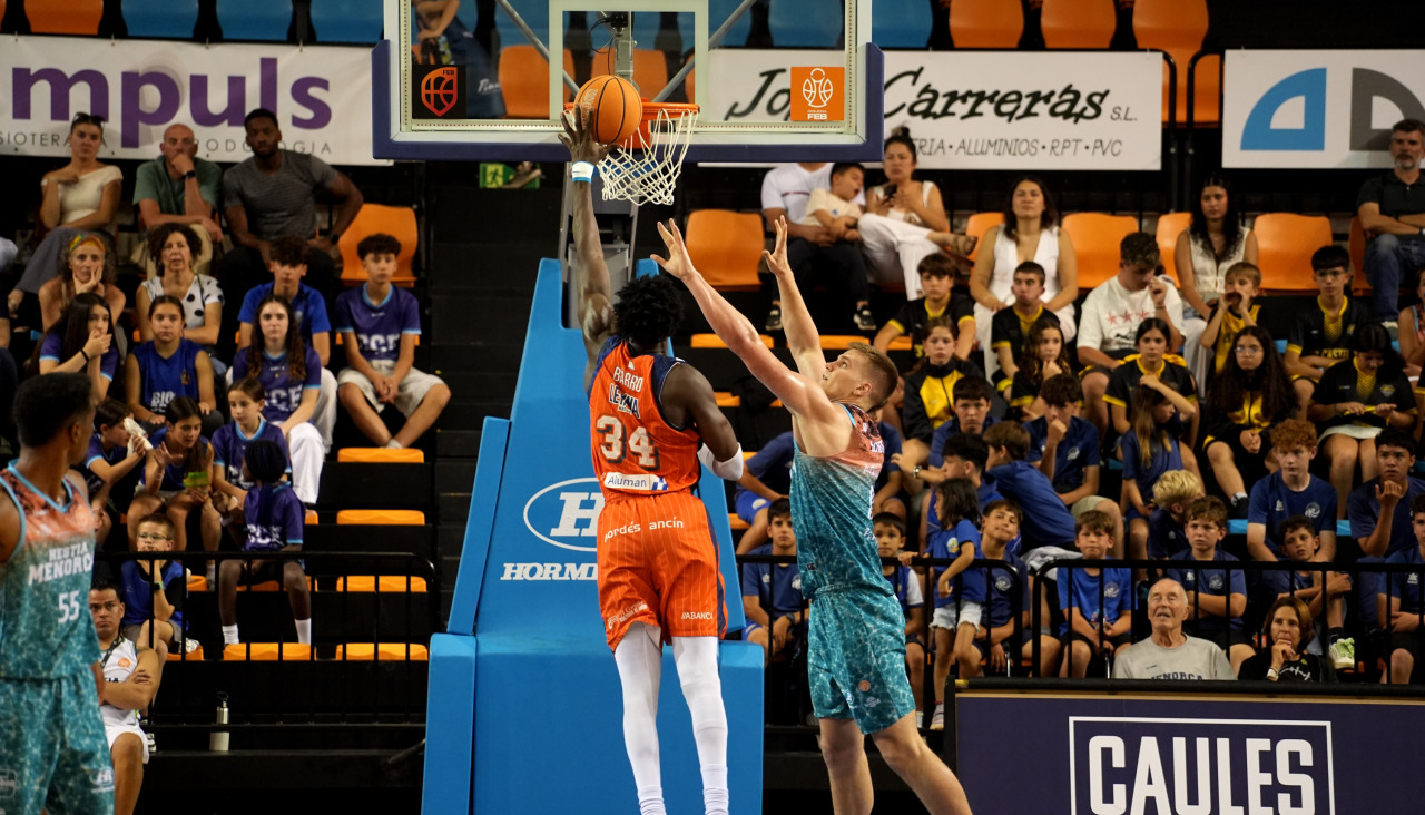 Tercer partido entre Menorca y Básquet Coruña