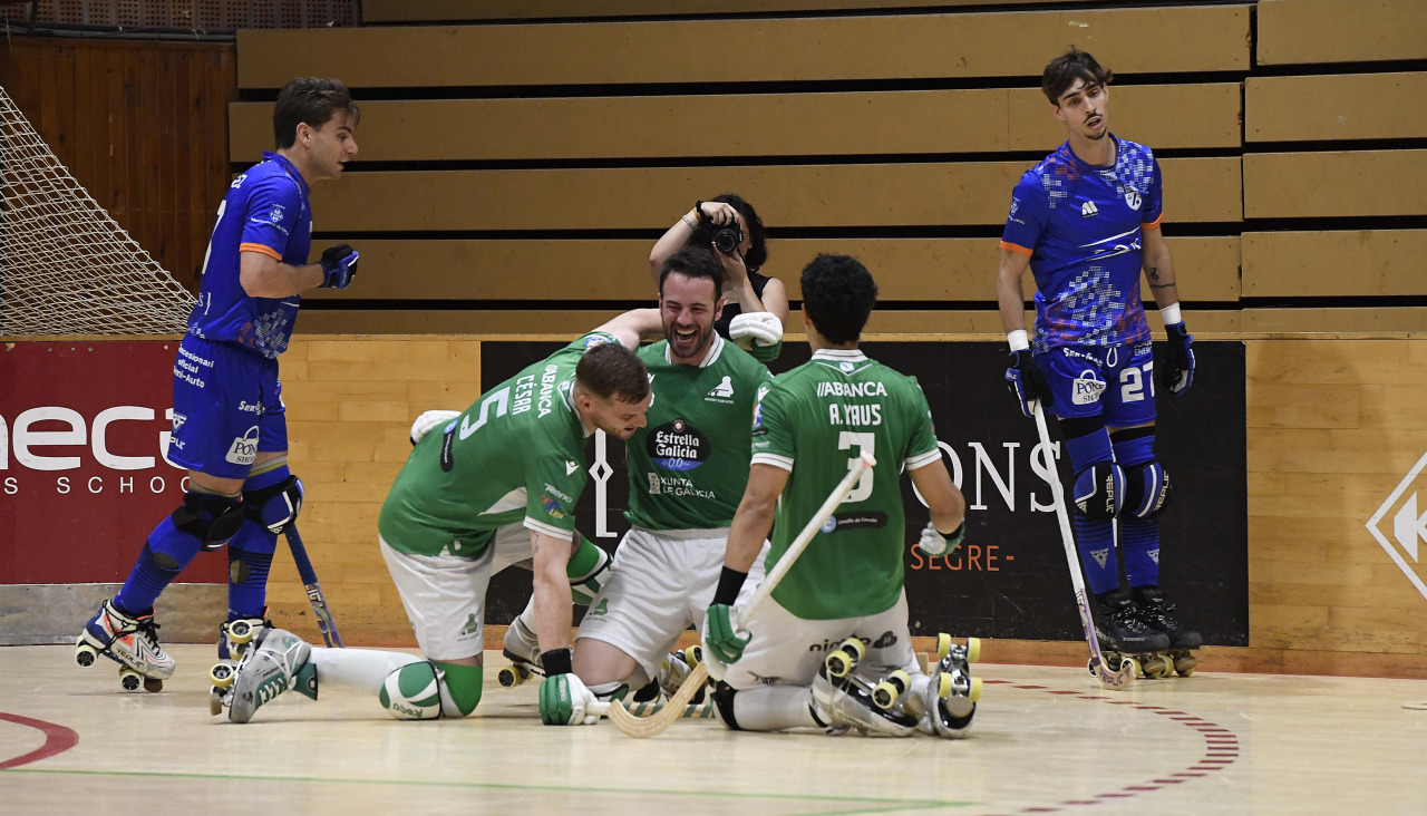 Los jugadores del Liceo celebran un gol en Lleida