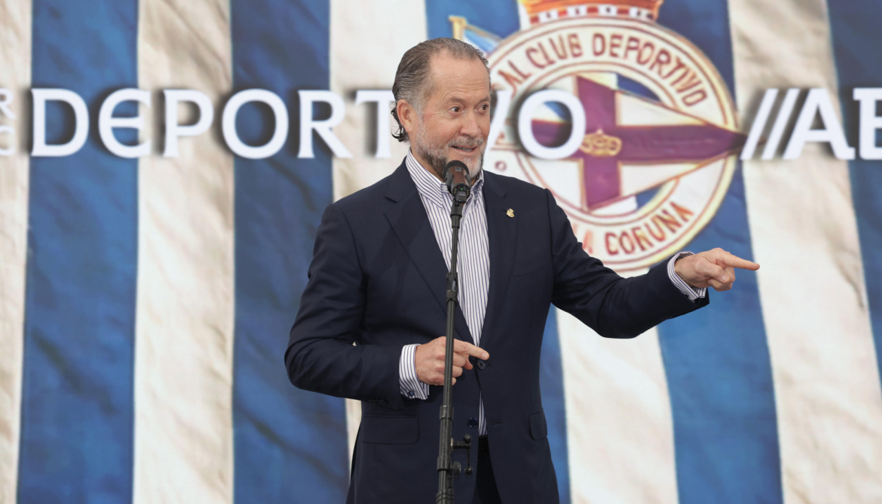 Juan Carlos Escotet, durante la visita de la plantilla del Deportivo al Espacio Avenida de ABANCA