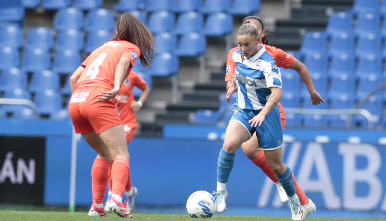 Ainhoa Marín encara a Apari en el Dépor-Real Sociedad
