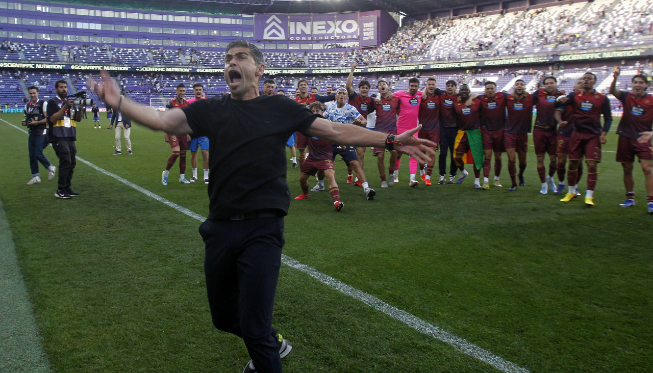 Antonio Hidalgo celebra con el Deportivo en Valladolid