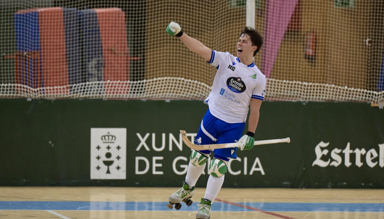 Jacobo Copa celebra su gol contra el Calafell