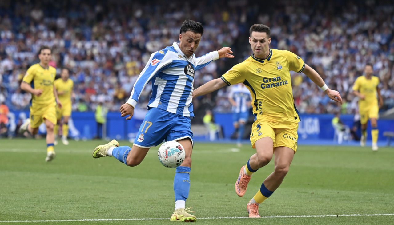 Cristian Herrera dispara en el Dépor-UD Las Palmas