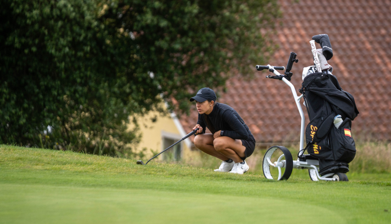 Una participante durante un torno en Golf Xaz