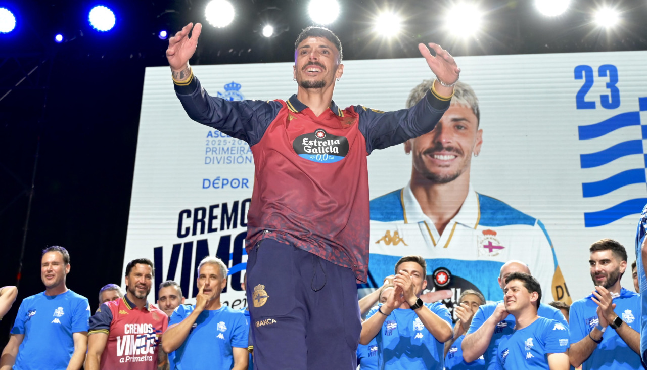 25 mayo 2026 Fútbol Segunda DivisiónTemporada 2025/2026Valladolid - Deportivo 0-2El Deportivo asciende a 1º división Celebración en la Fan Zone de la explanada de Riazor